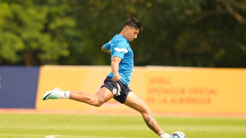 Adam Bareiro en el entrenamiento de la selección de Chile antes del encuentro ante Paraguay...